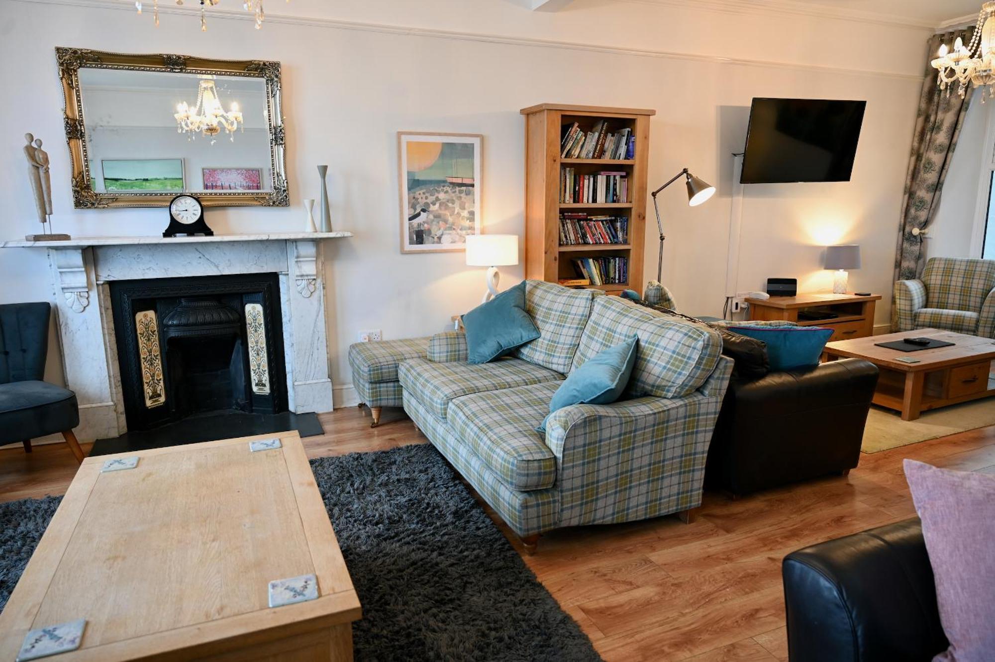 Glan Y Mor, Sleeps 20, 8 Bedrooms, 8 Bathrooms, Seafront, Criccieth Esterno foto