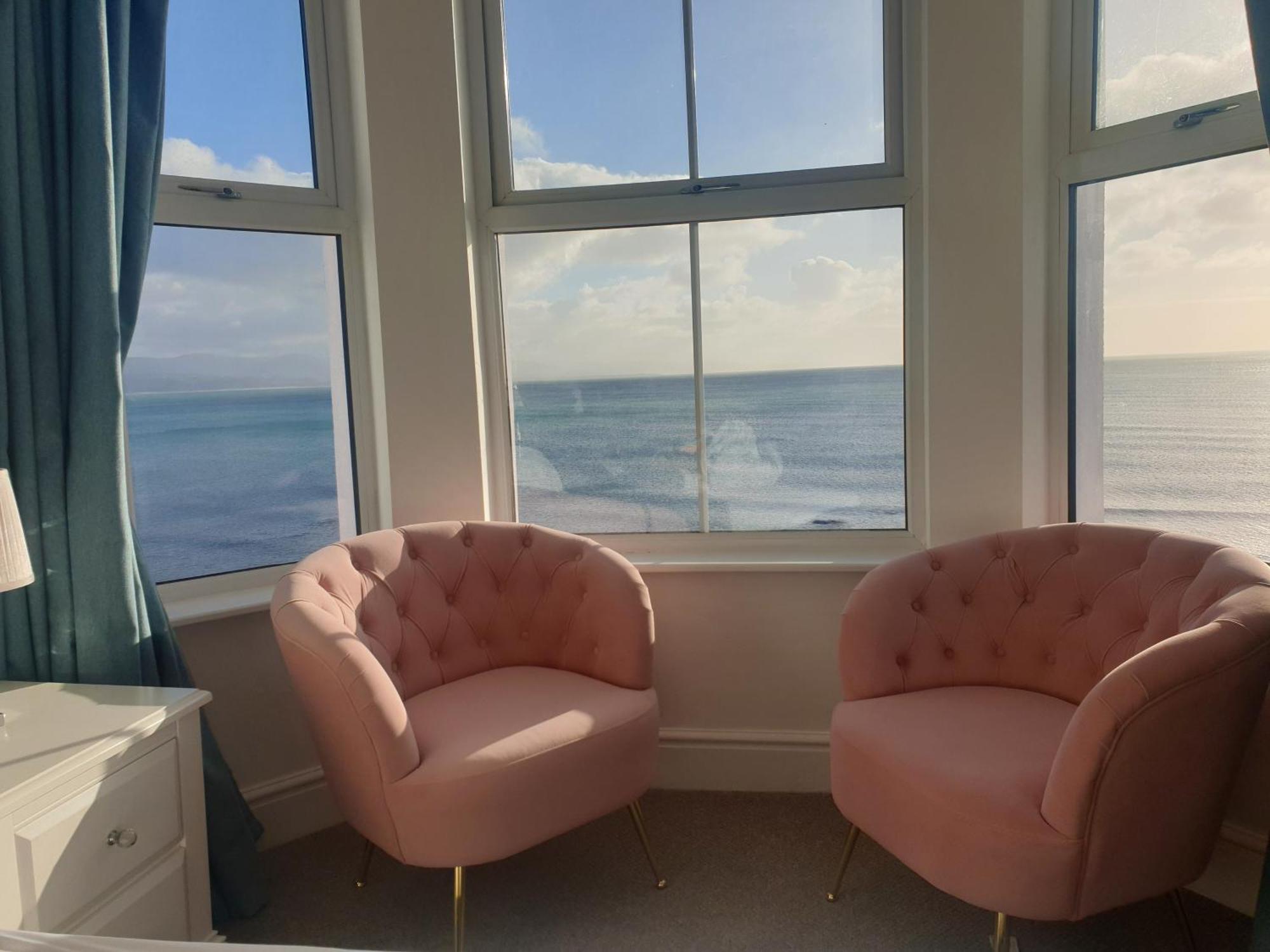 Glan Y Mor, Sleeps 20, 8 Bedrooms, 8 Bathrooms, Seafront, Criccieth Esterno foto